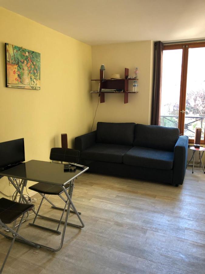 Апартаменты 23 Rue De La Chapelle Париж Экстерьер фото