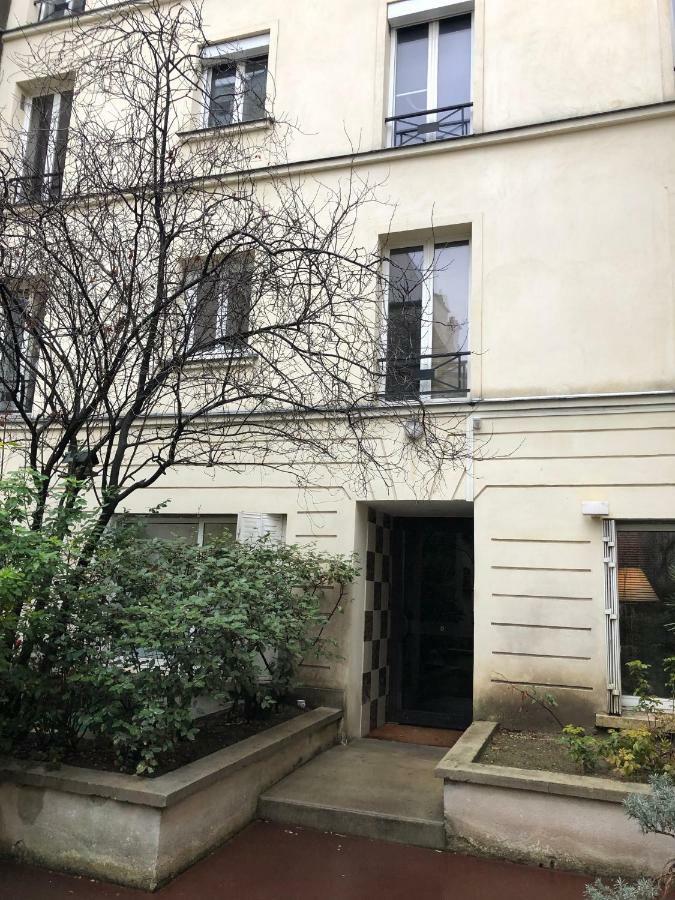 Апартаменты 23 Rue De La Chapelle Париж Экстерьер фото